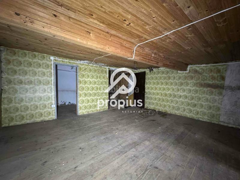 Foto eb2a164a-da3f-4e46-98b5-4de5adccbb81. Casa adosada casa con huerto y cuadra para reformar en Llanes