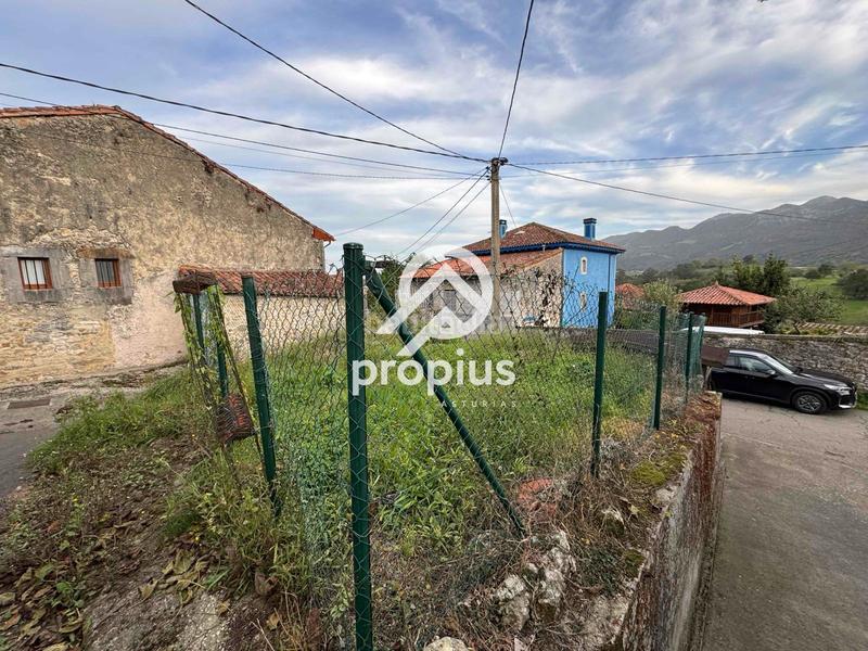 Foto fb578946-01be-46fe-8aff-204830949c3f. Casa adosada casa con huerto y cuadra para reformar en Llanes