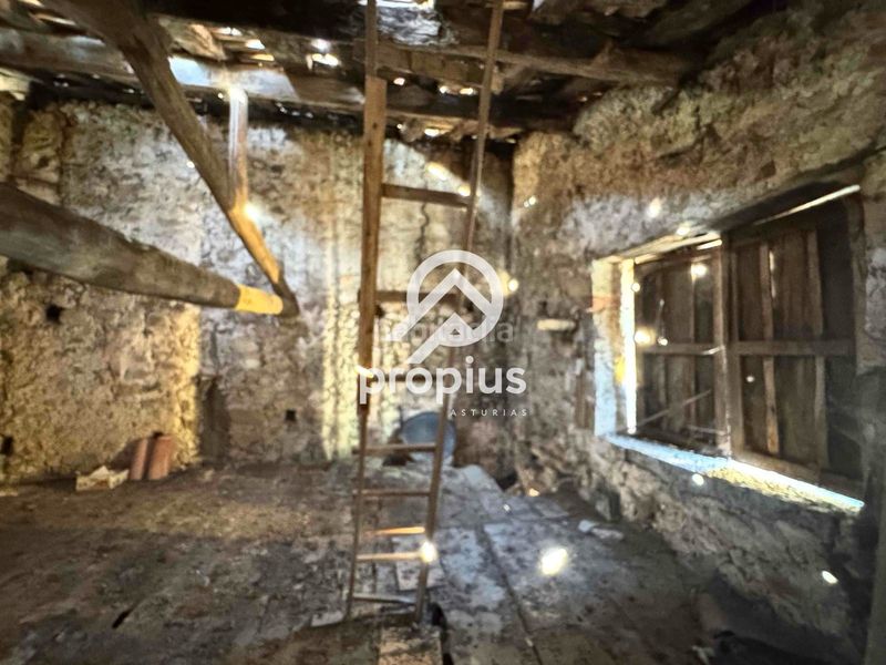 Foto 52c5958b-96e9-4cfe-8734-cf3e2e3af7fd. Casa adosada cuadra en la robellada en Onís