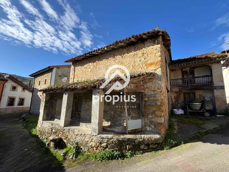 Foto 881c22e2-be66-4906-ab9b-41b2e5bc8bba. Casa adosada cuadra en la robellada en Onís