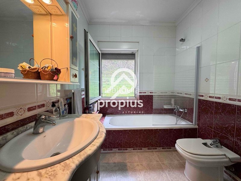 Foto 0e68f1f2-f7bc-4cd5-9c15-23e3526c9976. Xalet amb calefacció aparcament a Llaranes Avilés