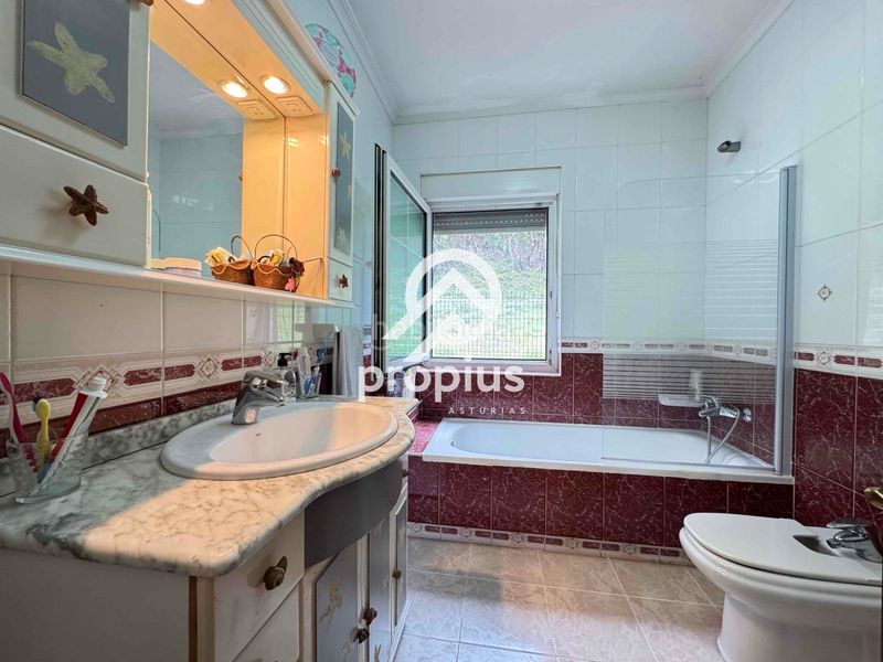 Foto 14418d4a-ab64-408e-83f3-c83cebb08d4c. Xalet amb calefacció aparcament a Llaranes Avilés