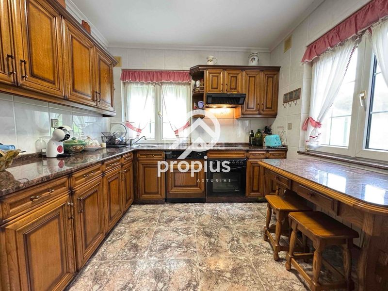 Foto 51c9980f-addc-4d22-8e98-2d8e0b9fd472. Xalet amb calefacció aparcament a Llaranes Avilés