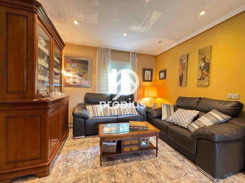 Foto 57b923eb-ecfe-49aa-b98c-19a8633f0298. Xalet amb calefacció aparcament a Llaranes Avilés