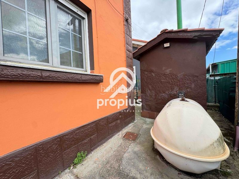 Foto 8d246c7c-8c4f-419c-99fc-b79e2898d845. Xalet amb calefacció aparcament a Llaranes Avilés