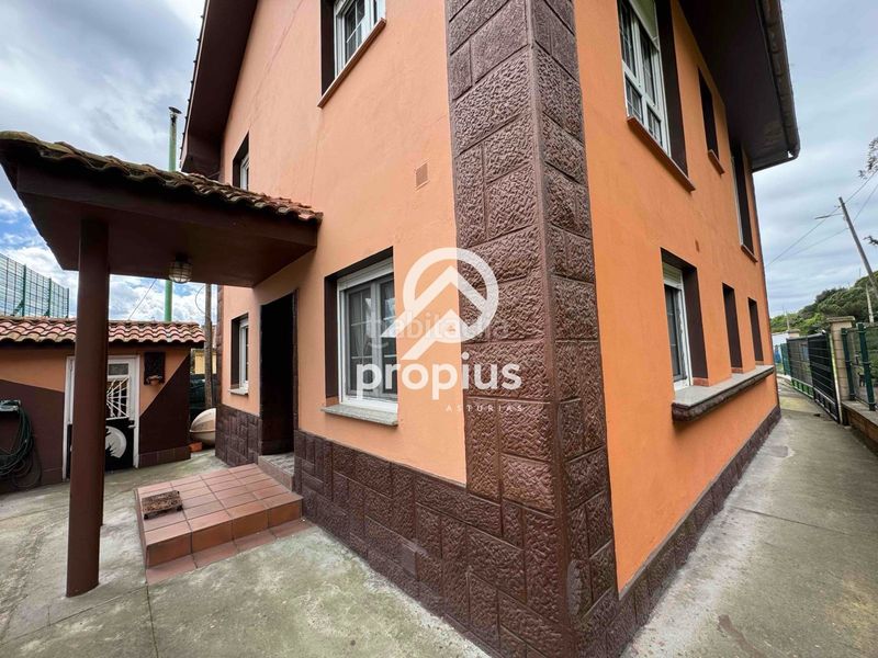 Foto b8984a2c-4722-41b9-a9d3-d0d65383ccf6. Xalet amb calefacció aparcament a Llaranes Avilés