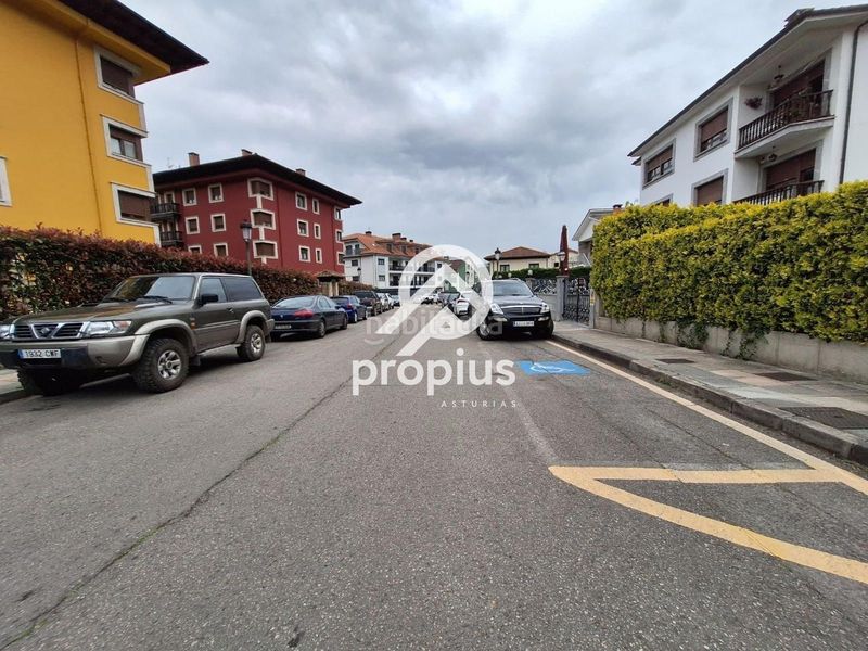 Foto f6fe2220-14db-480b-8a2d-a4ad805714d9. Aparcament cotxe a Cangas de Onís