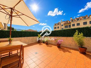 Appartement  Manuel garcia mijares. Bajo con terraza en llanes. urbanización con piscina.