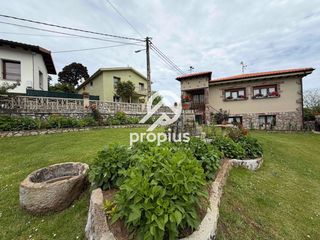 Chalet  Celoriu. Conjunto de 3 apartamentos turisticos en celorio