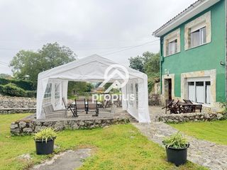 Chalet  Parres. Propius asturias vende casa con apartamento independiente en par