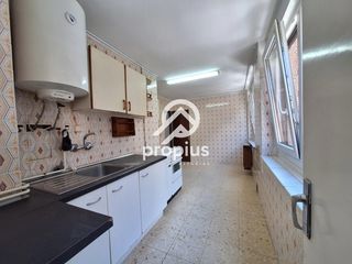Etagenwohnung  Severo ochoa. Piso en el centro de arriondas con ascensor.