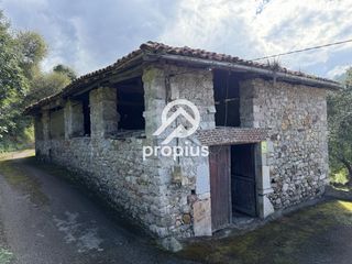 Maison  Barredo 13. Propius asturias vende cuadra, gallinero y hórreo en barredo