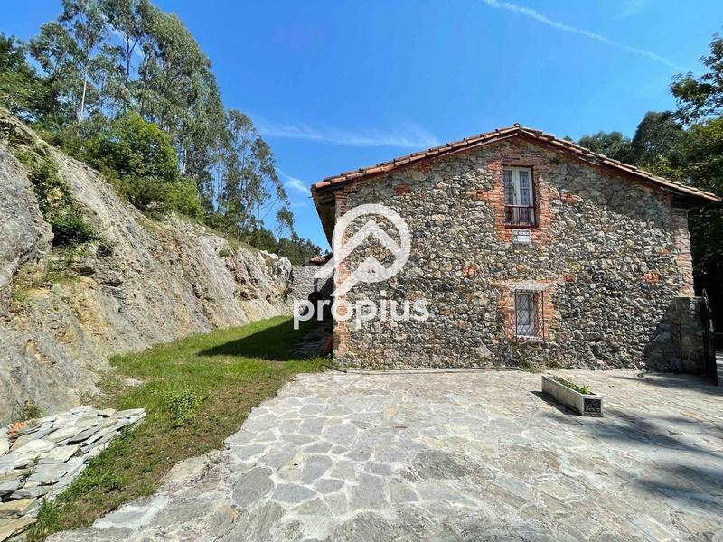 Foto b5d8bb6d-e548-492f-8d13-67f5db411bf0. Chalet con riscaldamento parcheggio in Pría-Nueva-Hontoria-Naves Llanes