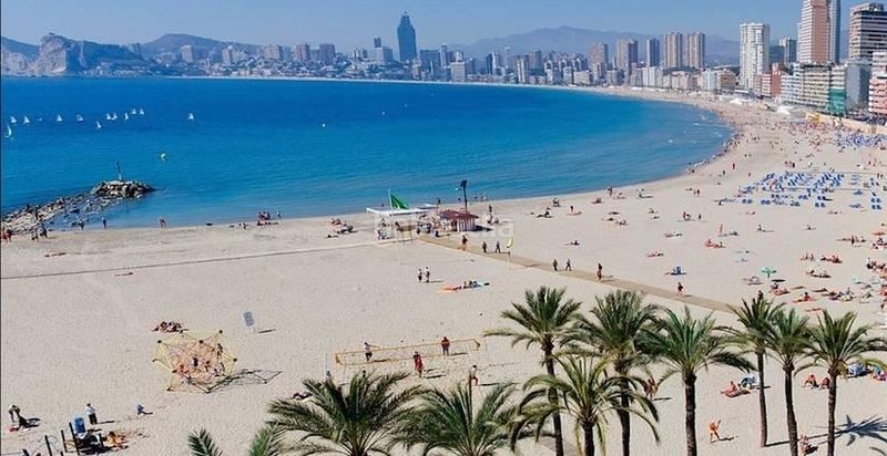 Foto f62ea688-e50d-49d8-9fe7-d0407cfb20e4. Xalet amb calefacció aparcament a Playa Poniente Benidorm