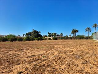 Terreno residenziale in Les Bassetes - El Marjal. Parcela cerca de la playa de 7750 m con casa de campo