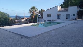 Chalet en El Montgó. Moderno chalet con vistas al mar en zona la florida