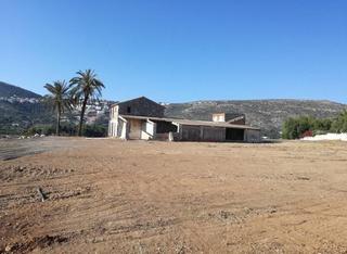Terreno residencial en La Pedrera-Vessanes. Terreno rústico con casa de campo para reformar