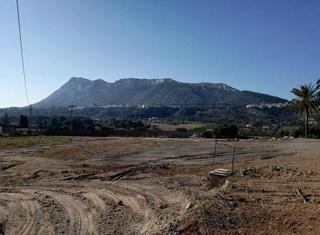 Terreno residencial en La Pedrera-Vessanes. Terreno rústico con casa de campo para reformar