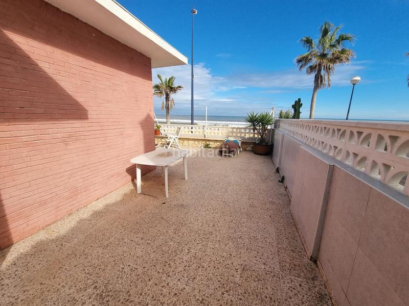 Foto 0e0ad87d-8a28-40c0-ba0a-37b2f1568b5f. Chalet exclusivo chalet en primera línea de playa en Miramar