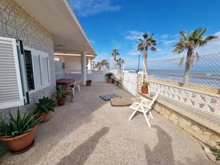 Chalet en Miramar. Exclusivo chalet en primera línea de playa en miramar
