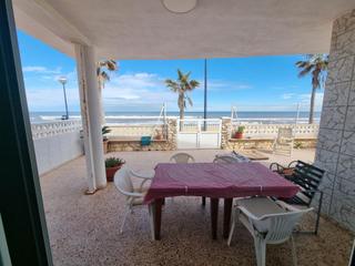 Xalet a Miramar. Exclusivo chalet en primera línea de playa en miramar