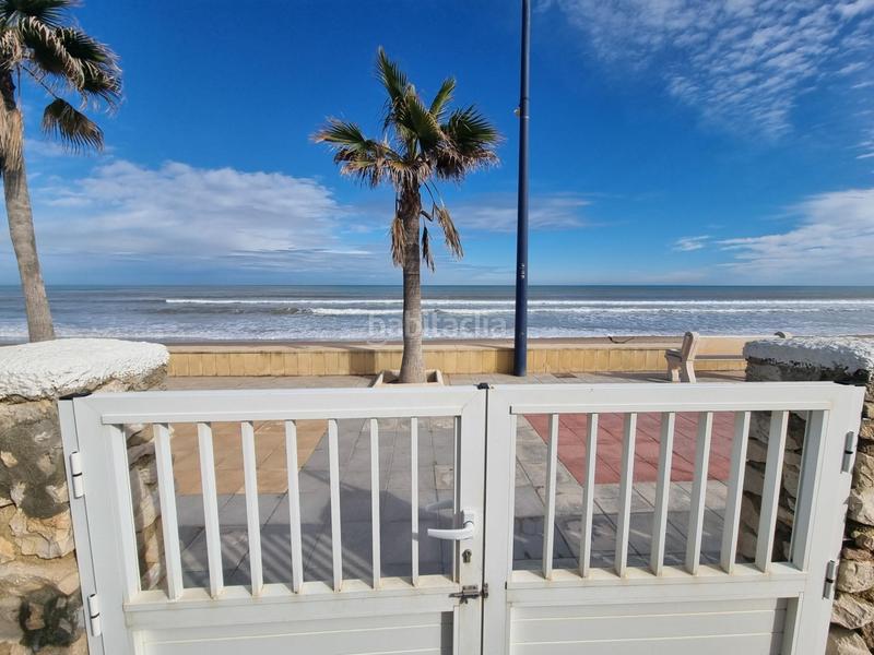 Foto 9085e35a-2c99-4bec-954e-c62bfe144de7. Chalet exclusivo chalet en primera línea de playa en Miramar