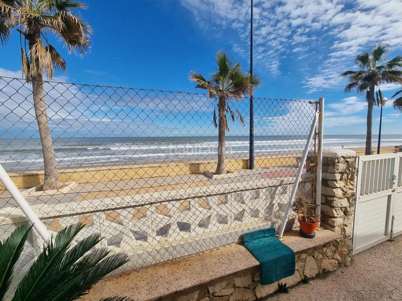Foto aa9e2a4d-9f95-4c29-9db5-9918a44c559f. Chalet exclusivo chalet en primera línea de playa en Miramar