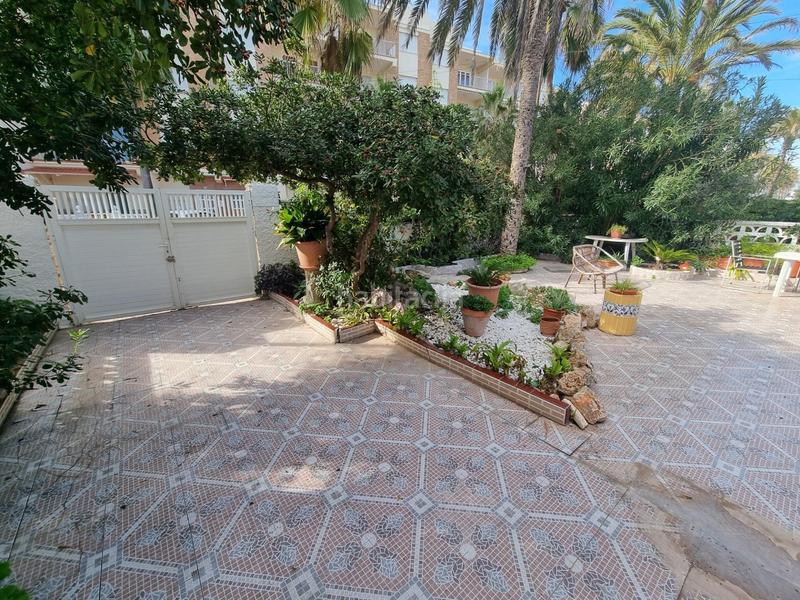 Foto b9b03cca-9fbd-4712-88cc-8f7407bfb102. Chalet exclusivo chalet en primera línea de playa en Miramar