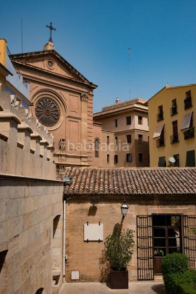 Foto b075457a-d38a-48ac-aad9-1e75f92f1a42. Edificio in El Mercat Valencia