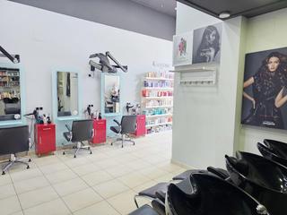 Traspàs Local Comercial a El Puerto. Se traspasa salón de belleza totalmente equipada en casco urbano