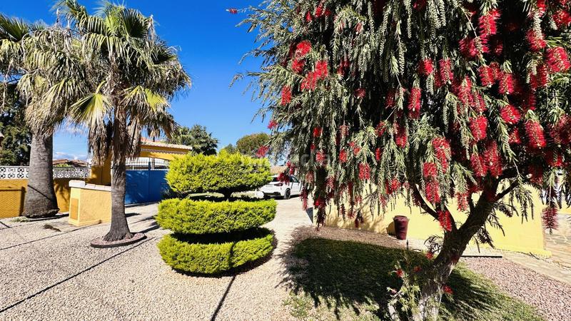 Foto b83912a1-7f48-4095-acc6-82c113f090ad. Chalet villa muy bien cuidada con 2.185 m2 de terreno, gran piscina, pista de tenis, pozo, garaje, calefacción, aire acondicio en Dénia