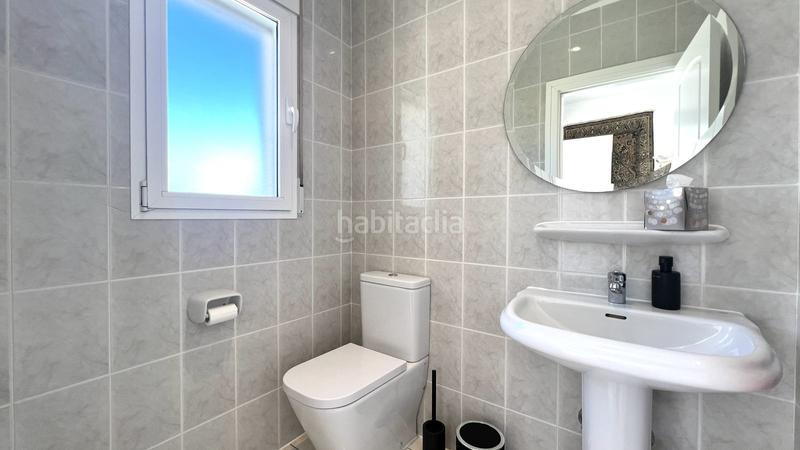 Foto f78e7595-5113-4815-a708-e231d28a956e. Chalet villa muy bien cuidada con 2.185 m2 de terreno, gran piscina, pista de tenis, pozo, garaje, calefacción, aire acondicio en Dénia