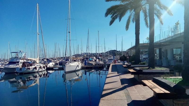 Foto 674ebf85-eb5c-4d3d-80c0-3e8f588d945d. Piso excepcional piso con gran terraza cerca del club náutico en Dénia