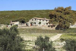 Casale in Enguera. Masía rural con explotación agrícola y licencia turística en ple