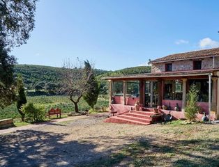Mas à Enguera. Masía rural con explotación agrícola y licencia turística en ple