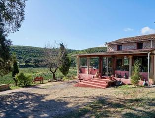 Masía en Enguera. Masía rural con explotación agrícola y licencia turística en ple