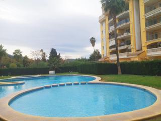 Attique à La Pedrera-Vessanes. Ático dúplex con impresionantes terrazas y vistas al mar en el c