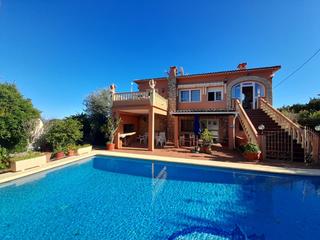 Chalet en El Montgó. Chalet con apartamento independiente