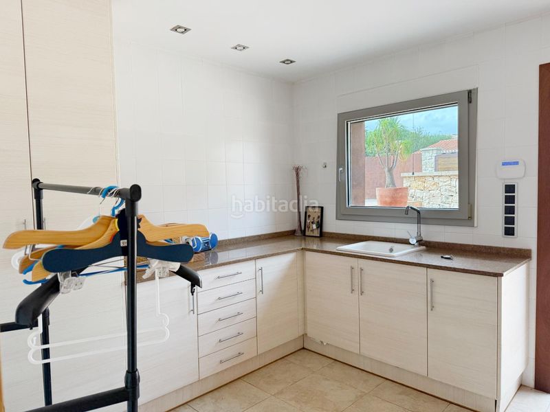 Foto a57a6eb0-5acd-4bd9-9f9d-7d381a378b9f. Xalet amb aparcament piscina a El Montgó Dénia