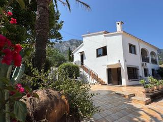 Xalet a El Montgó. Precioso chalet independiente en zona santa lucía