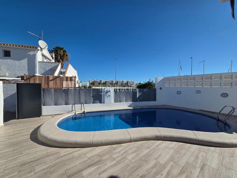 Foto a62a3661-a0cb-416c-8f26-7f2fa3414c7a. Towny house with heating pool in Verger (el)