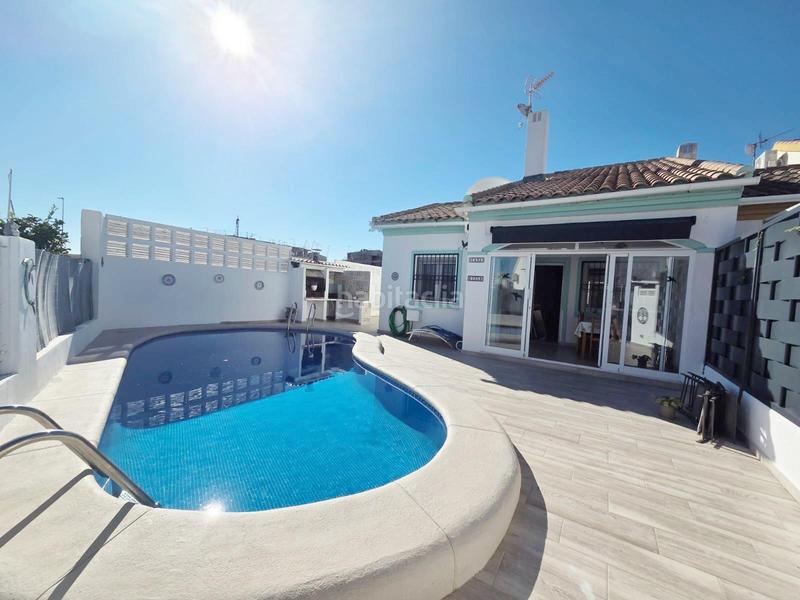 Foto e4f503cf-32f0-4e2f-bc1b-b52051c6564f. Towny house with heating pool in Verger (el)