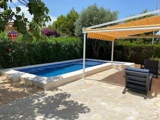 Affitto Chalet in Les Bassetes - El Marjal. Chalet independiente en alquiler anual con piscina privada en en