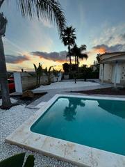 Location Chalet à Les Bassetes - El Marjal. Acogedor chalet en alquiler anual en las marinas km 2,5