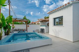 Location Maison jumelée à Les Bassetes - El Marjal. Alquiler anual de chalet pareado con piscina privada en las mari