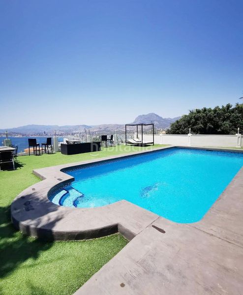 Foto 32944c83-a292-4ae2-bbe1-f464e7c8a303. Xalet amb calefacció aparcament piscina a Sierra Helada Benidorm