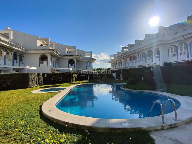 Foto a42bd2d6-504d-48dd-8b21-cc4f094d8ab6. Casa adossada amb calefacció aparcament piscina a Dénia