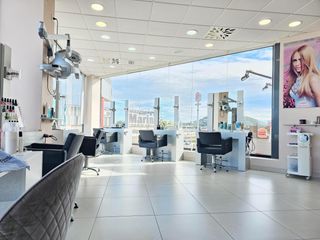 Transfer Business premise in Ondara. Negocio en pleno funcionamiento peluquería y centro de belleza e