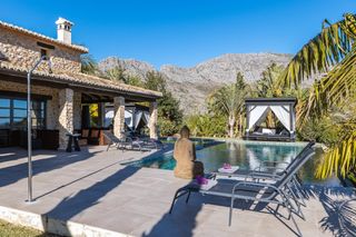 Chalet in Beniarbeig. Villa  de lujo en beniarbeig con vistas panorámicas y casa de in