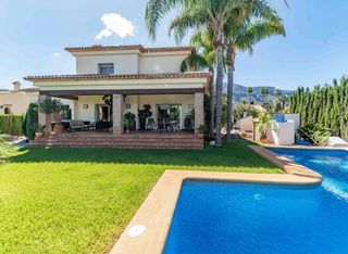 Chalet à El Montgó. Espectacular villa de lujo cerca de la marineta cassiana